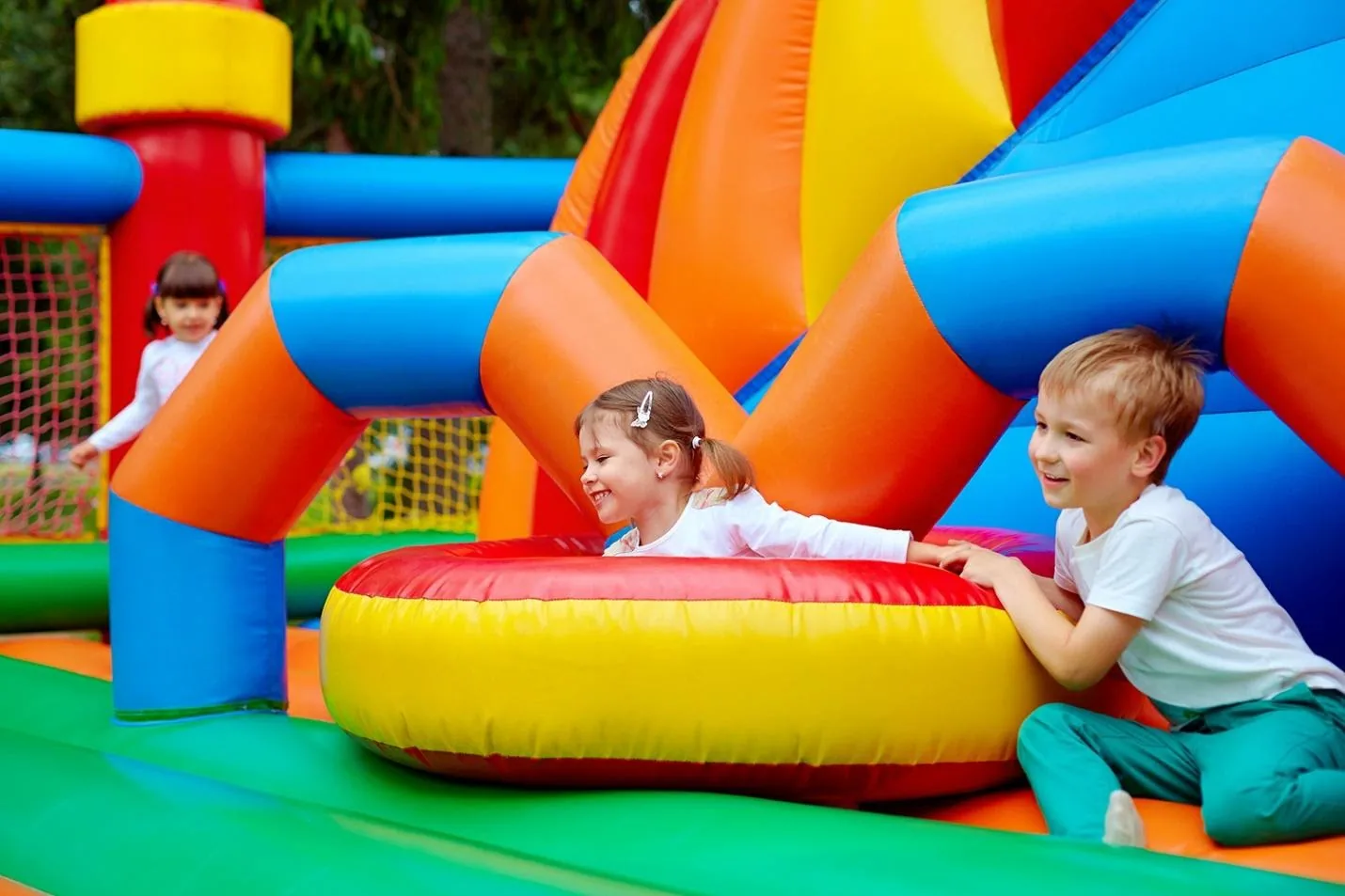 5 Consejos de seguridad que hay que seguir en un castillo inflable