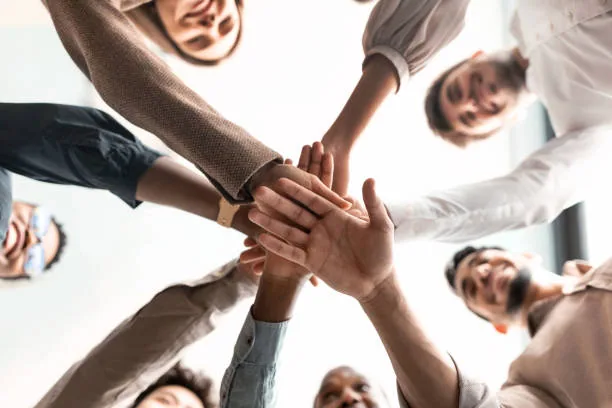 La importancia de la construcción de equipos en una cultura laboral: estrategias para el éxito