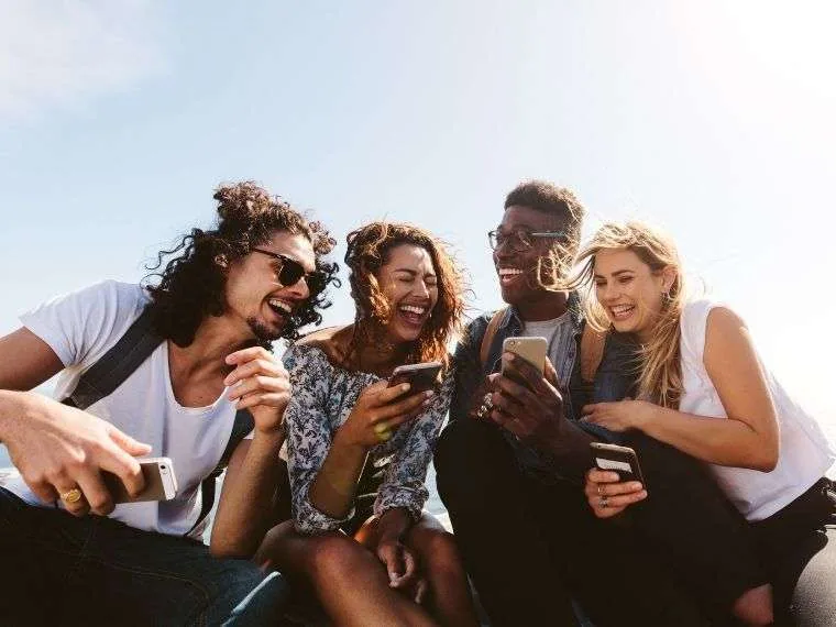 Juegos para fiestas sin preparación: 10 actividades divertidas que requieren un mínimo montaje