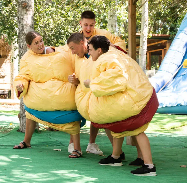 Renta de Traje de Lucha Sumo: Una Actividad Segura y Divertida para Todas las Edades